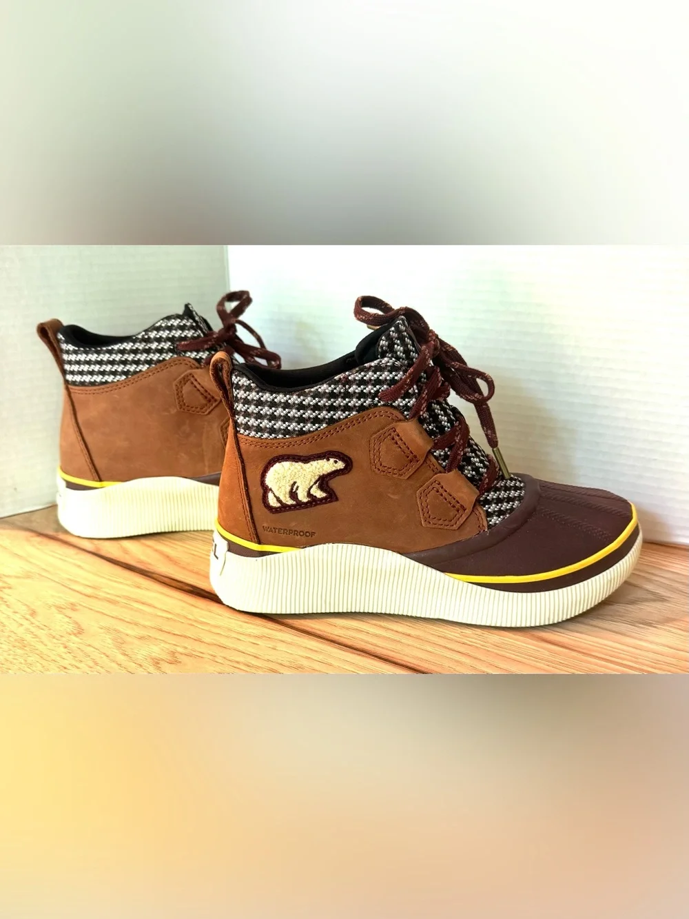 Sorel Women’s Out ‘N About IV Classic waterproof boots. - Picture 2 of 3